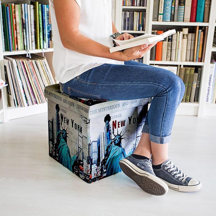 Relaxdays Faltbarer Sitzhocker 38 cm, stabiler Sitzwürfel, Kunstleder, Stauraum, New York Motiv