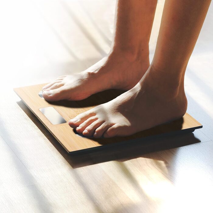 Relaxdays Digitale Personenwaage, Bambus, bis 180 kg, automatisches EIN/AUS, kg & lbs, Natur