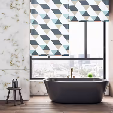 Relaxdays Duschrollo,  Dreieck Muster, Seilzug, Flexible Montage, Duschvorhang für Badewanne & Fenster, bunt (120x240 cm)
